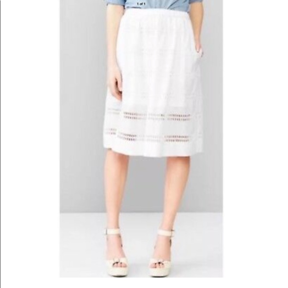 GAP • WHITE LINEN MIDI • EYELET DETAIL • SZ M